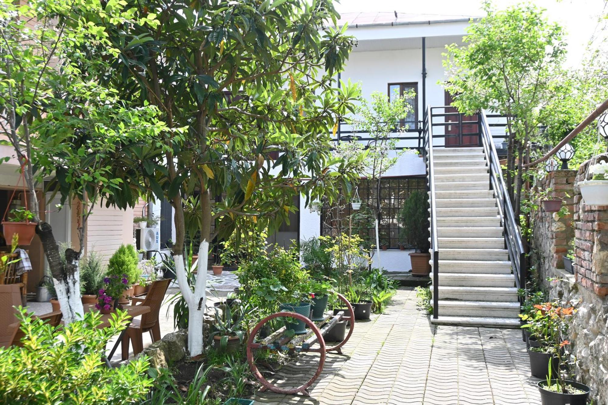 Jerusalem Hotel Kutaisi Bagian luar foto